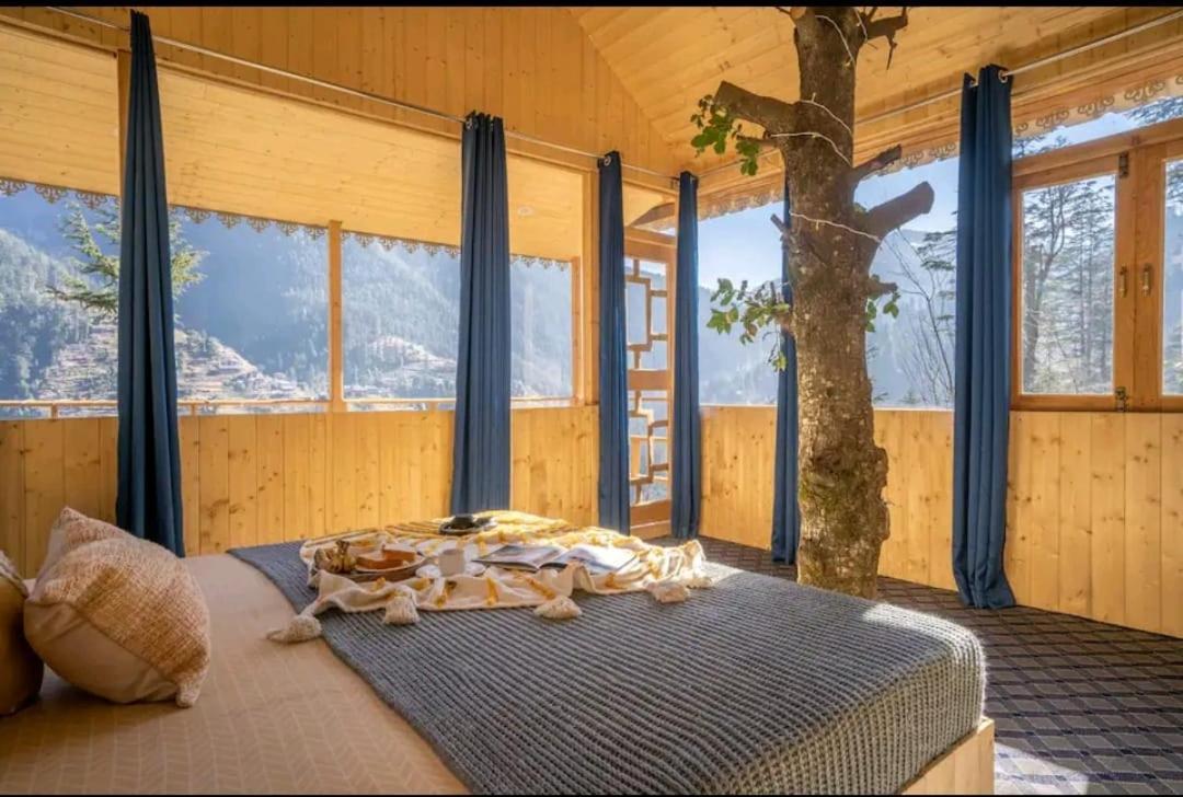 Вилла Into The Woods Treehouse Jibhi Экстерьер фото