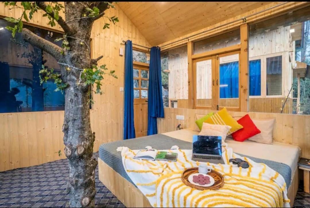 Вилла Into The Woods Treehouse Jibhi Экстерьер фото
