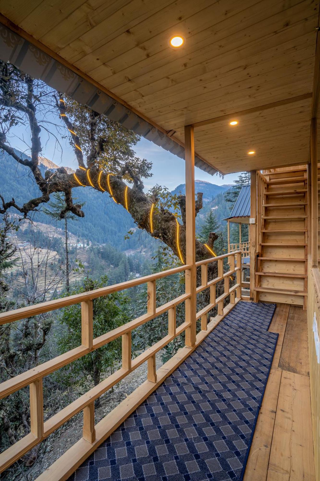 Вилла Into The Woods Treehouse Jibhi Экстерьер фото